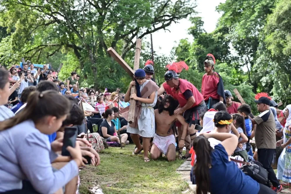 Los feligreses se unieron en una peregrinaron muy tradicional en Misiones. Fotos: Joaquín Galiano