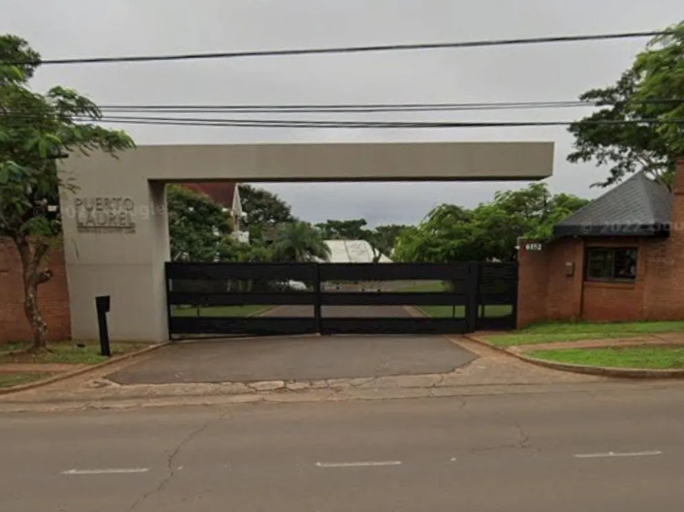 Ingreso al exclusivo barrio privado. //Foto: google maps.
