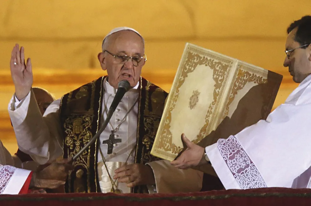El Papa buscó modernizar las normas de la Iglesia para que más personas se acerquen al catolicismo.  Foto: AP