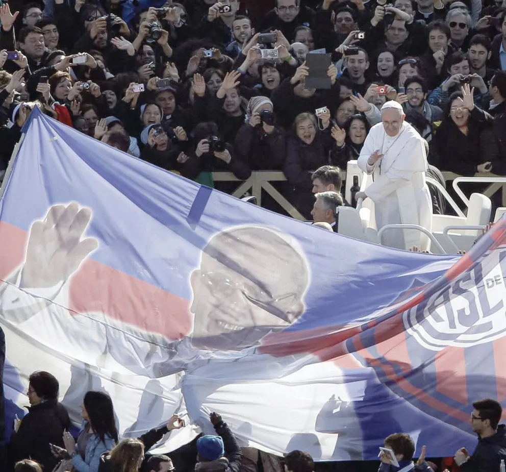 Su fanatismo por San Lorenzo se vio reflejado en cada paso que daba, con banderas o camisetas. 