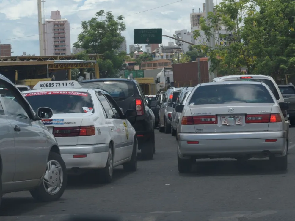 Los aduaneros se desempeñaban en la zona de control del puente internacional San Roque González de Santa Cruz. //Foto: El Territorio.