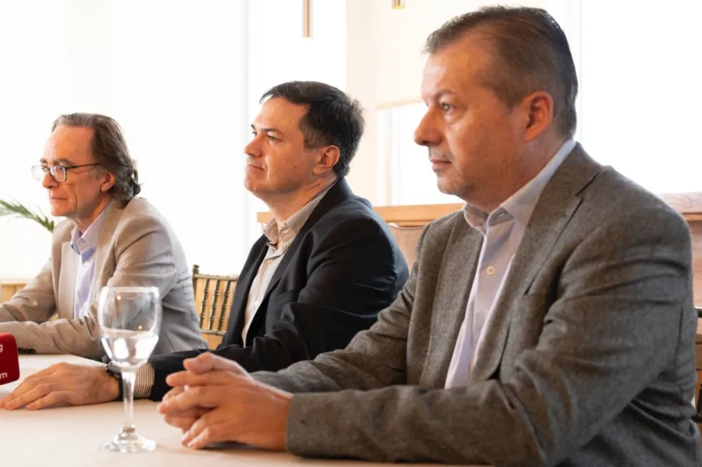 Osvaldo Giordano; presidente de Fundación Mediterránea; Marcelo Capello, vicepresidente; y Gerardo Alonso Schwarz, economista y Jefe de Ieral NEA
