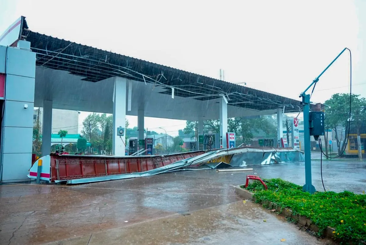 Ráfagas y lluvia muy intensa pegaron especialmente en Posadas, Eldorado y San Pedro 11 Ráfagas y lluvia muy intensa pegaron especialmente en Posadas, Eldorado y San Pedro imagen-10