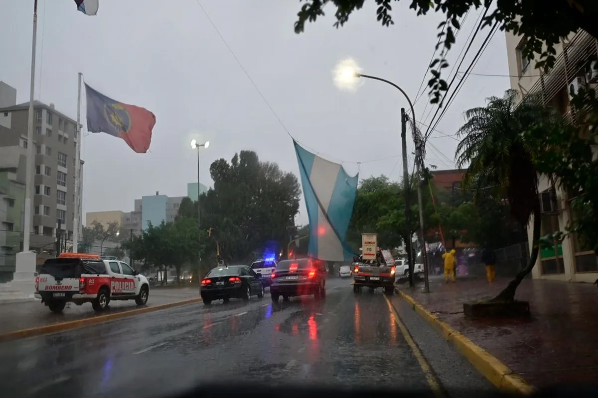 Ráfagas y lluvia muy intensa pegaron especialmente en Posadas, Eldorado y San Pedro 13 Ráfagas y lluvia muy intensa pegaron especialmente en Posadas, Eldorado y San Pedro imagen-12