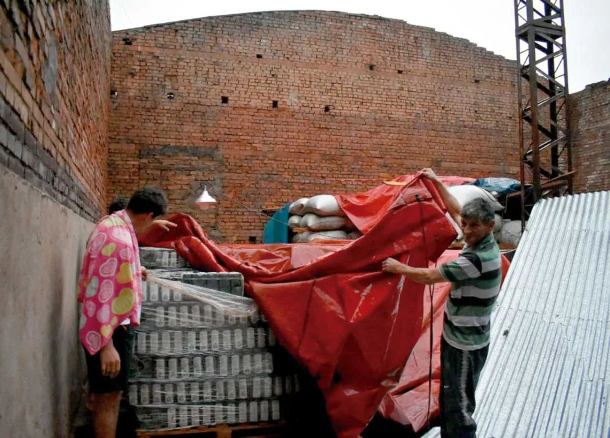 Vecinos comienzan a reparar daños tras el fuerte temporal en San Pedro 10 Vecinos comienzan a reparar daños tras el fuerte temporal en San Pedro imagen-9