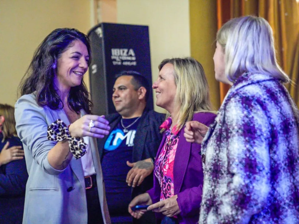 María Eva Jiménez busca su reelección, encabeza el sublema "Encuentro por mi ciudad”. / Foto: Gentileza