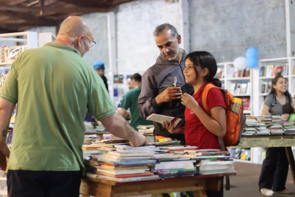 Con muy buena convocatoria de público se realiza la Feria del Libro de Eldorado. //Fotos: Matías Bordón.