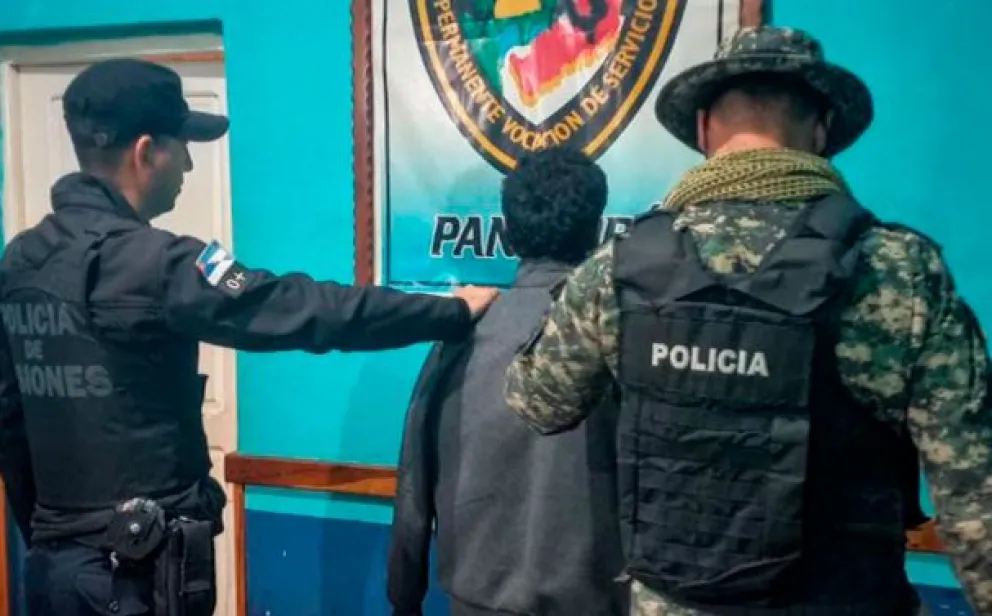 El detenido fue alojado en la dependencia policial. 