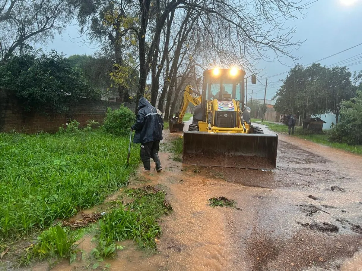 El temporal hizo volar el techo de una casa en el barrio Pirayuí y piden ayuda
