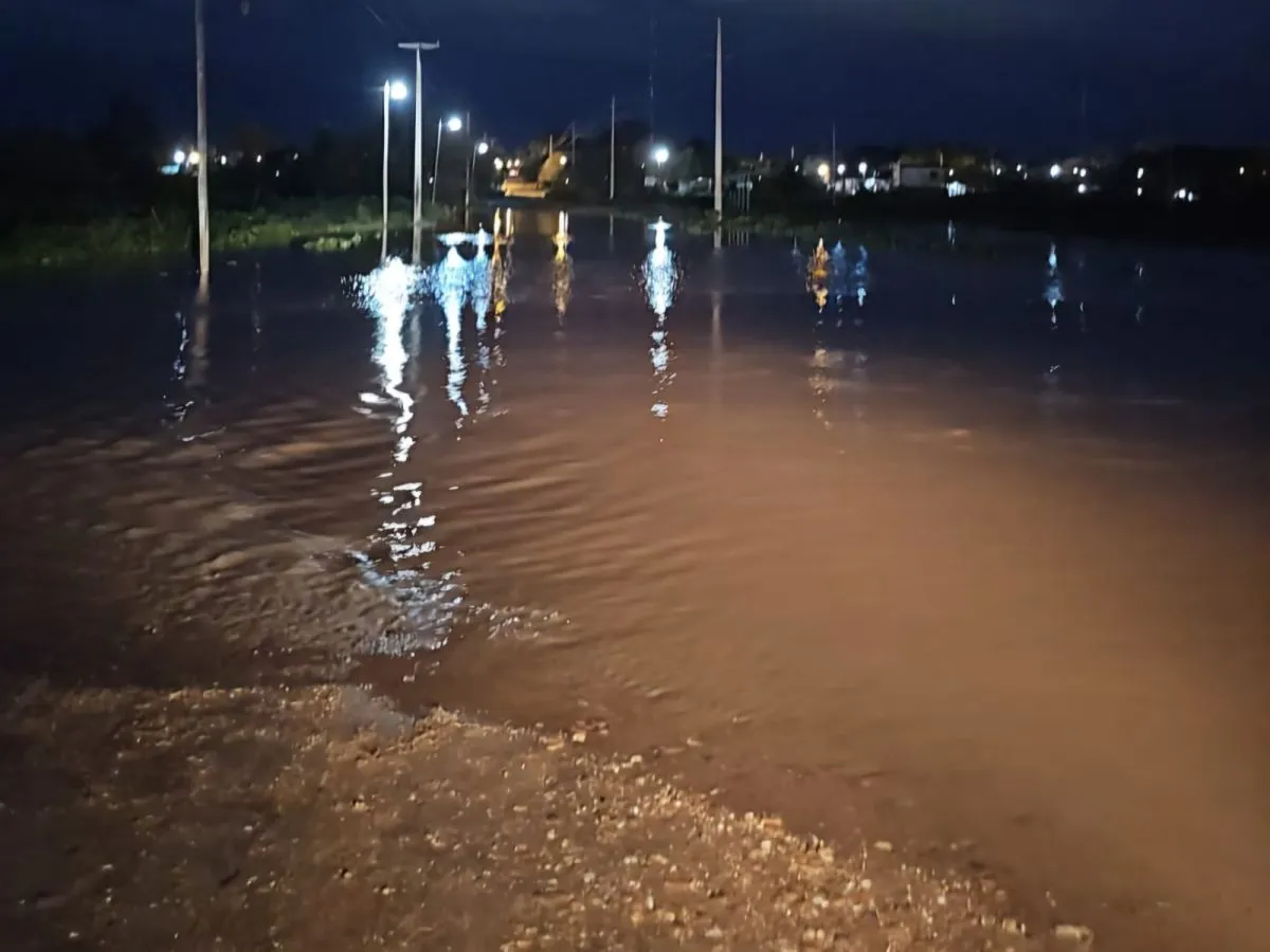 El temporal hizo volar el techo de una casa en el barrio Pirayuí y piden ayuda - Image 2