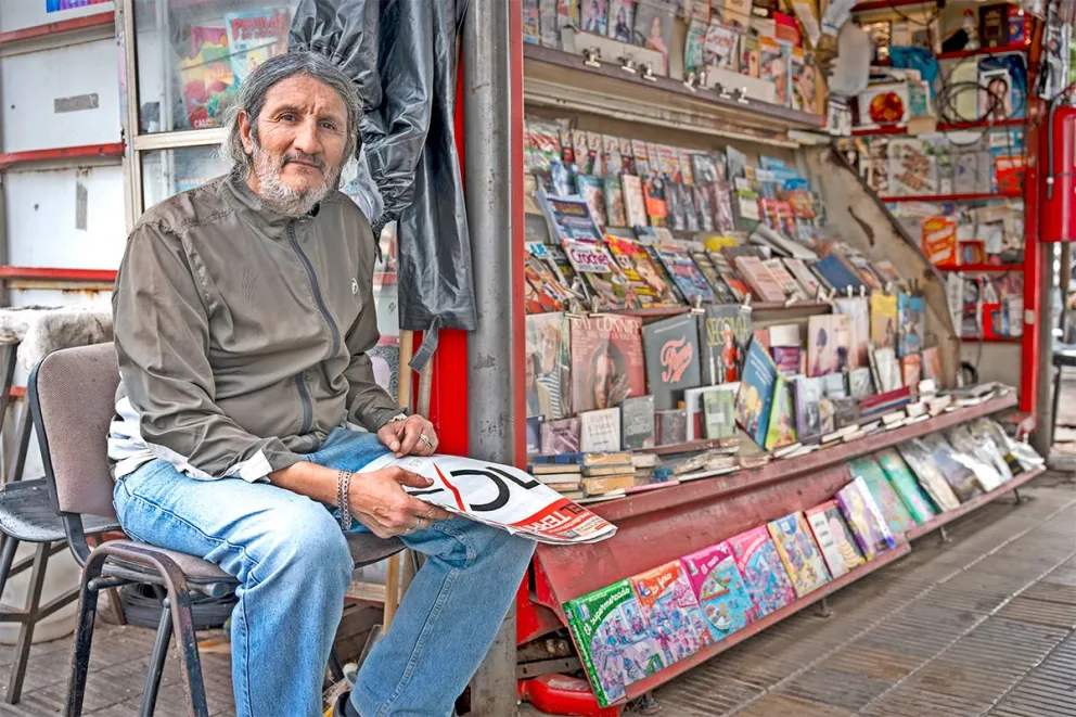Sergio Barrios comenzó a trabajar en el kiosco Piturro en 1989. Foto: Marcelo Rodríguez