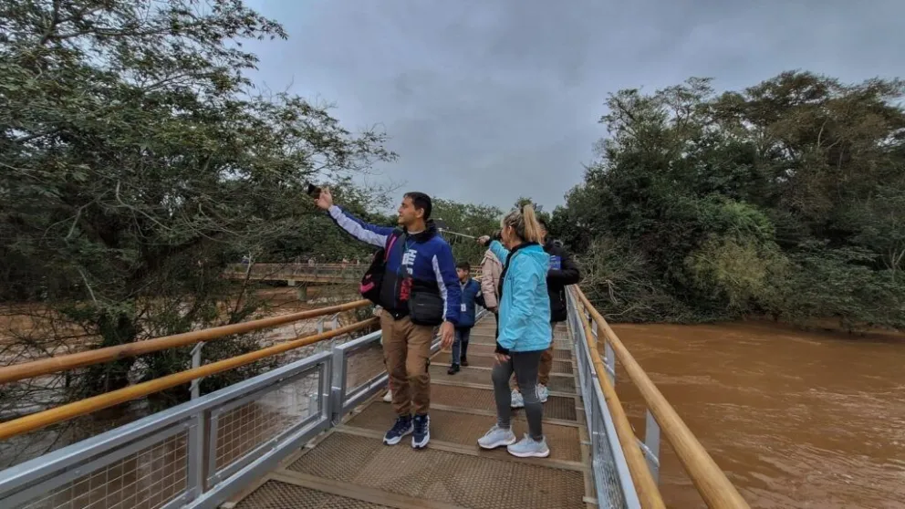 El ministro de Turismo de Misiones desmintió una fake news sobre  desbordes en las Cataratas del Iguazú y afirmó están con su caudal habitual