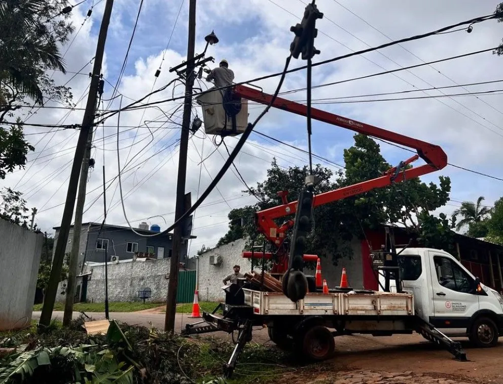El servicio de energía sufrió severos daños. 