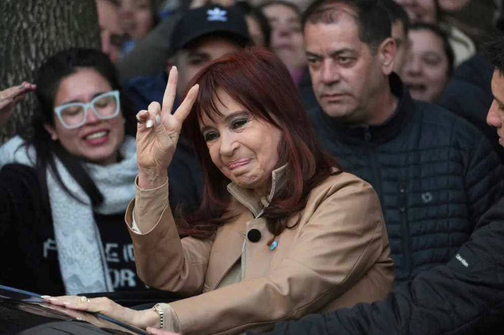 Cristina Fernández, ex presidenta, cuya condena a 6 años de prisión fue confirmada por la CSJN. //Foto: AP.