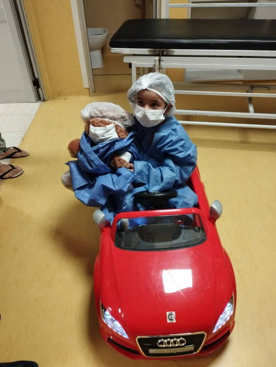 Del volante al quirófano: en el pediátrico transforman el miedo en juego con autos eléctricos para niños imagen-8