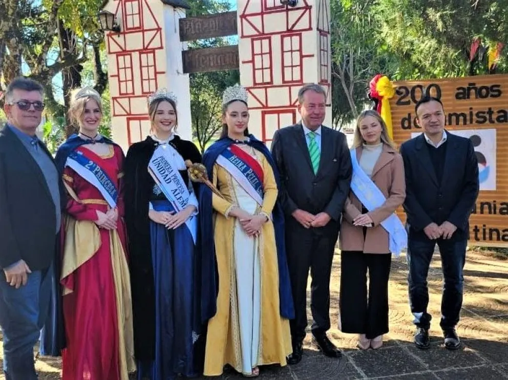 El embajador Lamlé junto a las demás autoridades locales y soberanas representantes. //Foto: Esteban González.