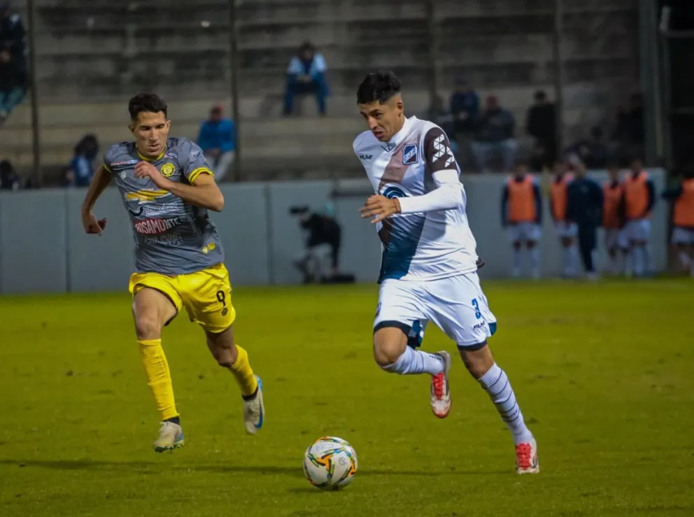 Los dirigidos por Sergio Arias no lograron hacer pie en el estadio mundialista Padre Martearena.