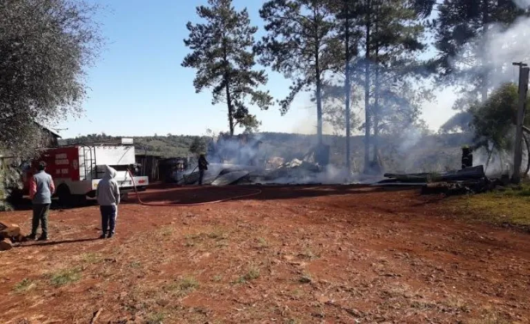 Piden ayuda para un paciente oncológico que lo perdió todo en un incendio imagen-8