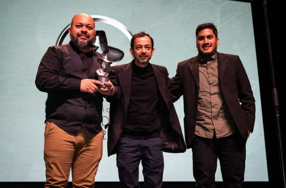 Juan Núñez, Marcos Núñez y Diego Velázquez en la ceremonia de Los Premios Gardel 2025.   