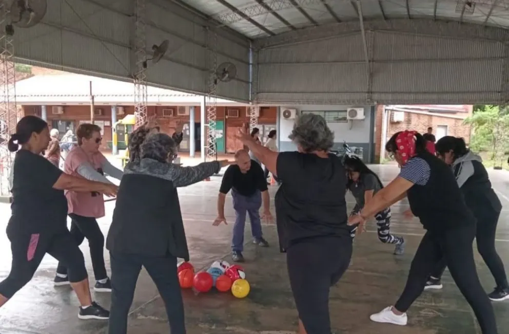 Con ejercicios y talleres, el programa +60 acompaña a mayores.