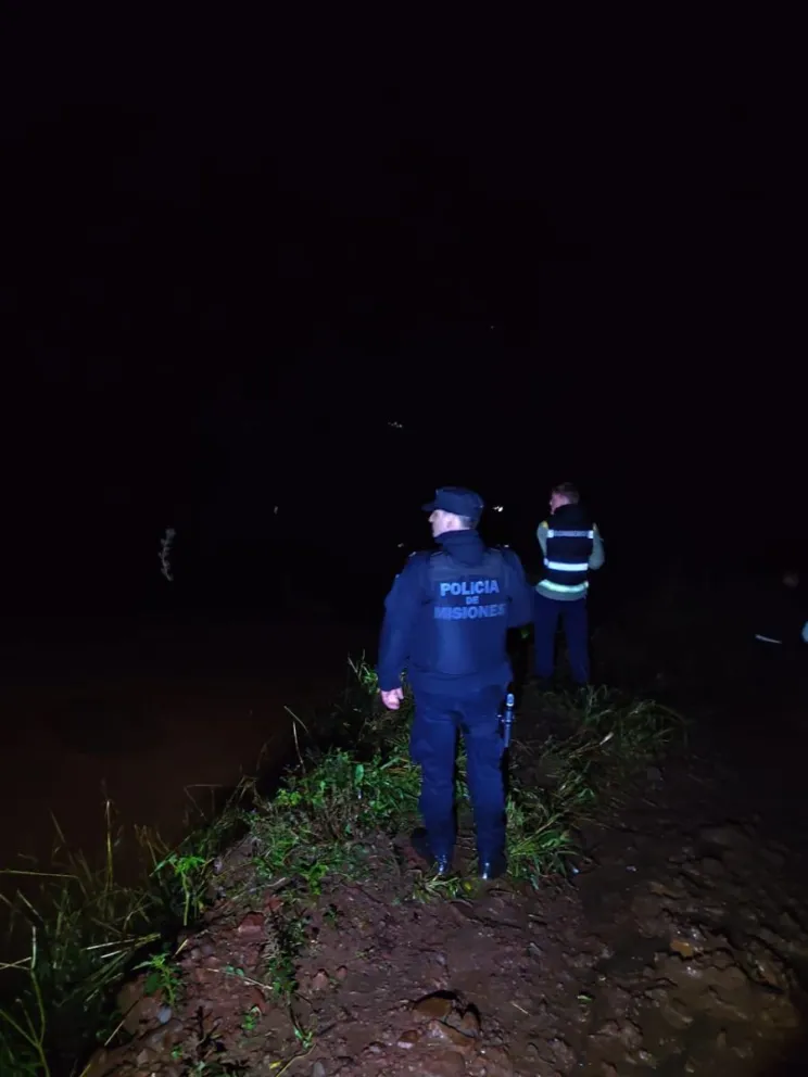 El Soberbio: crece el río Uruguay y se inhabilitó el paso fronterizo a Brasil imagen-16