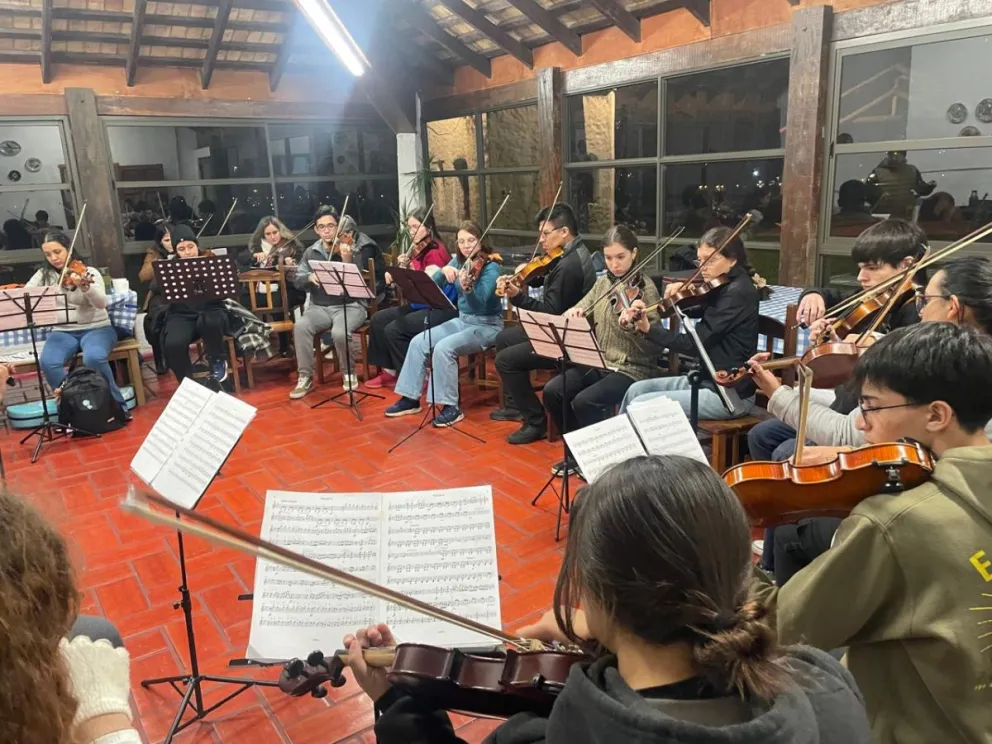 En las jornadas del campamento musical se incluye formación pedagógica y didáctica para los docentes e instructores y también, ejecución de repertorio y práctica orquestal, señalaron los organizadores. //Fotos: Gentileza Fundación Grillos.