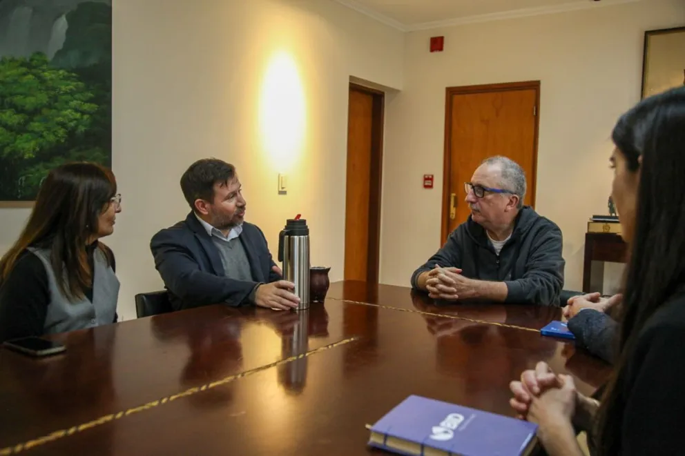 El gobernador junto a las demás autoridades.