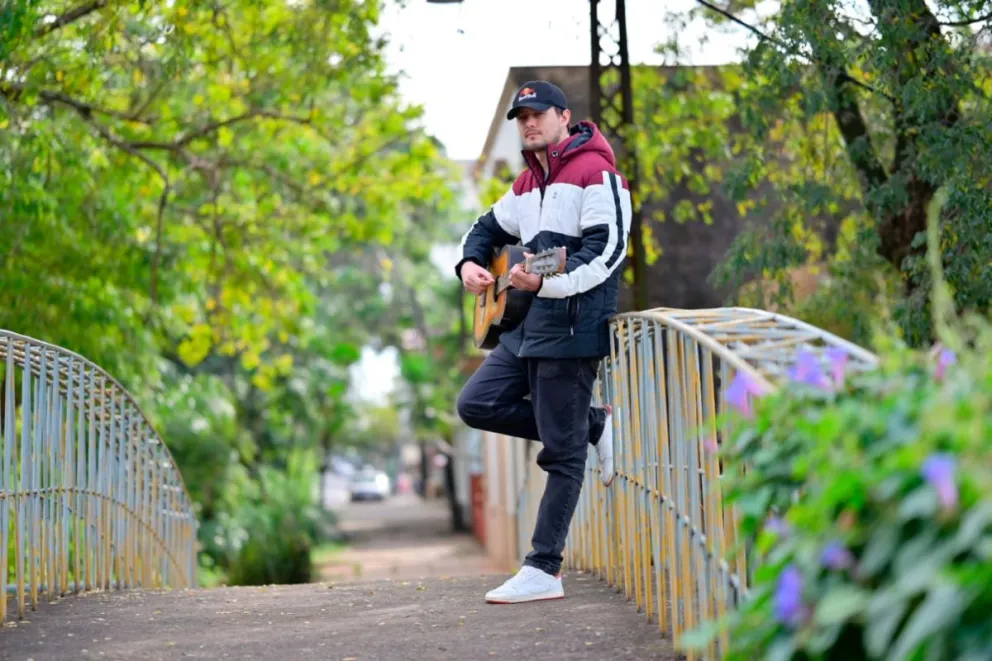 Fernando construye su proyecto de vida entre la música y la docencia.  Fotos: Joaquín Galiano