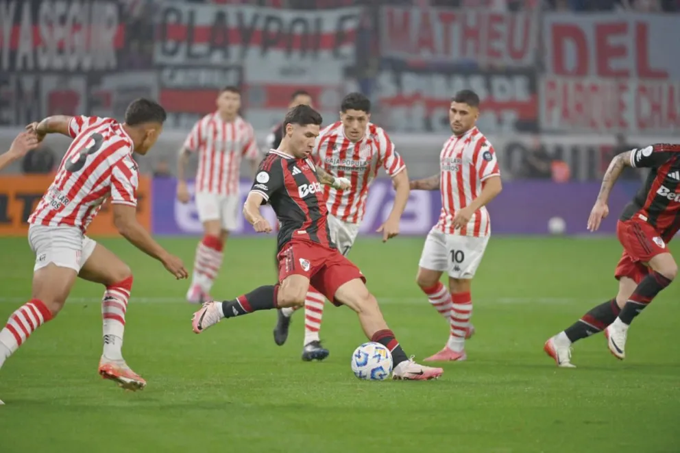 River sacó credenciales ante el equipo tucumano.