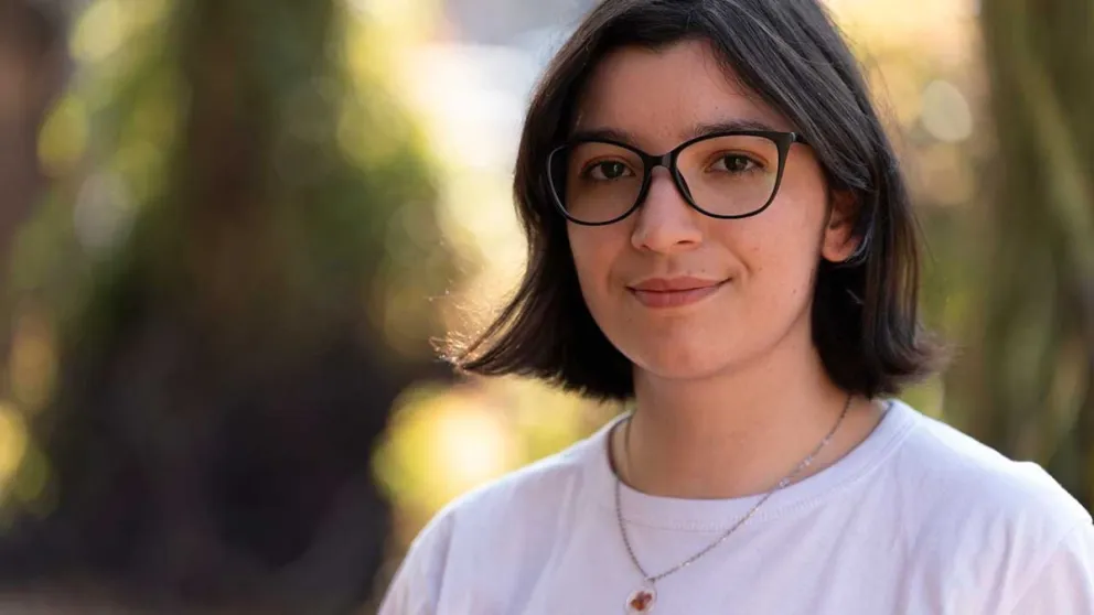 Fiorella tiene la sensibilidad del arte y la fe, con esas herramientas hoy ayuda en Ucrania.  Fotos: Marcelo Rodríguez
