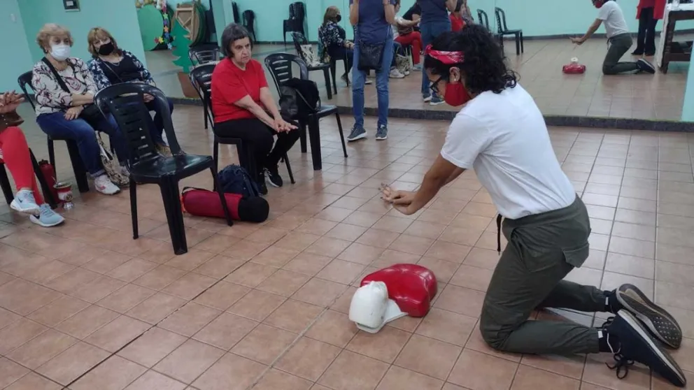Luciana en un curso de RCP, desde su adolescencia empezó a realizar tareas de voluntariado.