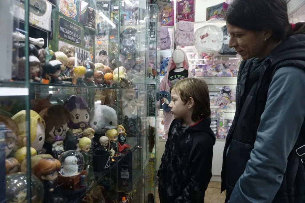 Las familias buscan el regalo especial para los más pequeños de la casa. Foto: Marcos Isaac
