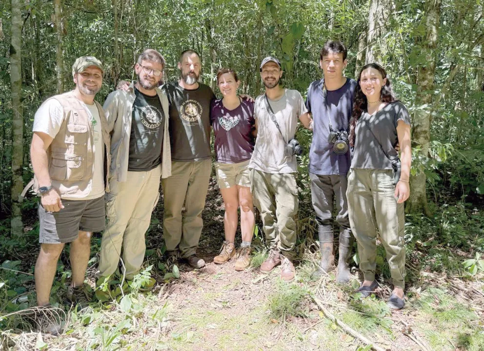 Parte del equipo de la ONG que trabajó en la provincia y analizó los espacios de reintroducción. Foto: gentileza NPC Argentina