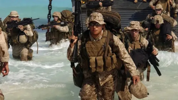 Donald Trump despliega 4.000 marines y un submarino nuclear en el ...