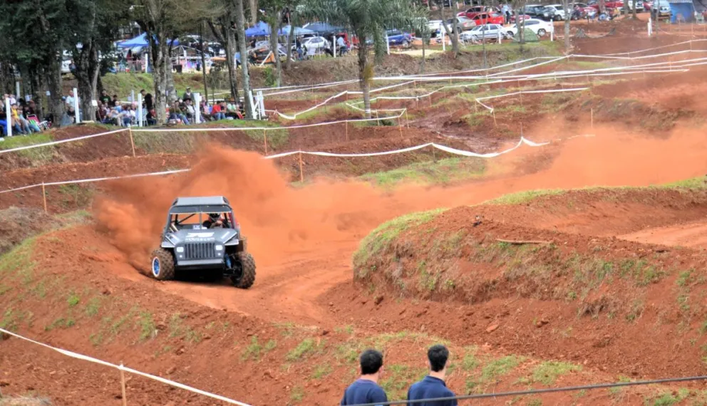  En la categoría Jeep Turbo, el obereño Andre Simon, que es bicampeón provincial, quedó tercero y se perfila para pelear por el podio.