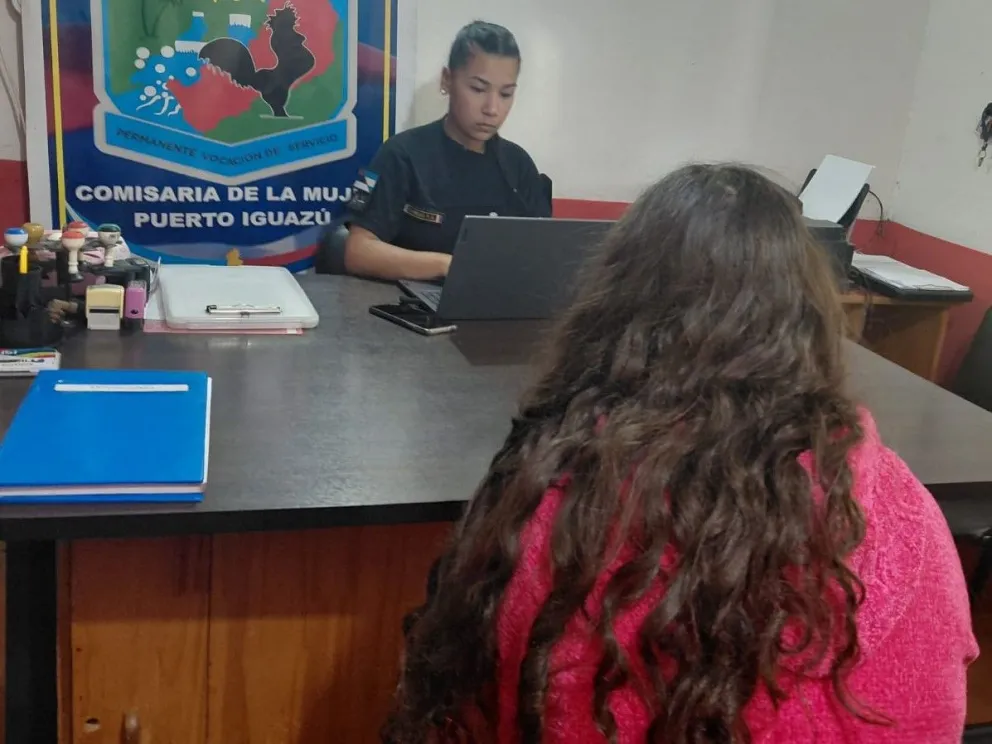 Estaba en la terminal de la ciudad de las Cataratas.