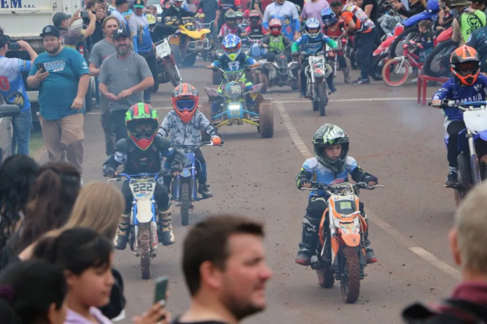 Los minis en la pista.
