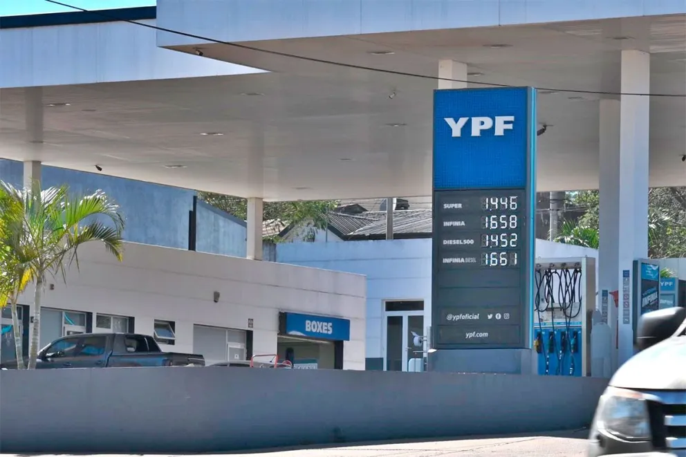 Agosto inició con el litro de la súper a $1504 y bajó a $1.446 (-3%).