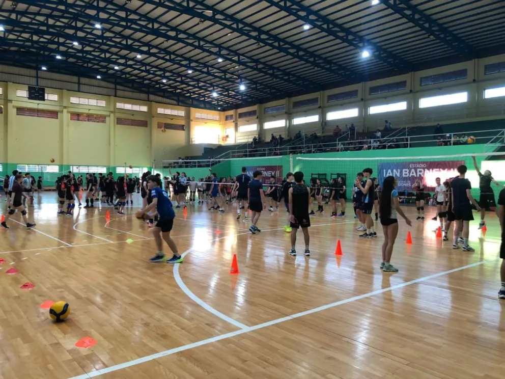 Intensivo trabajo en el polideportivo obereño.
