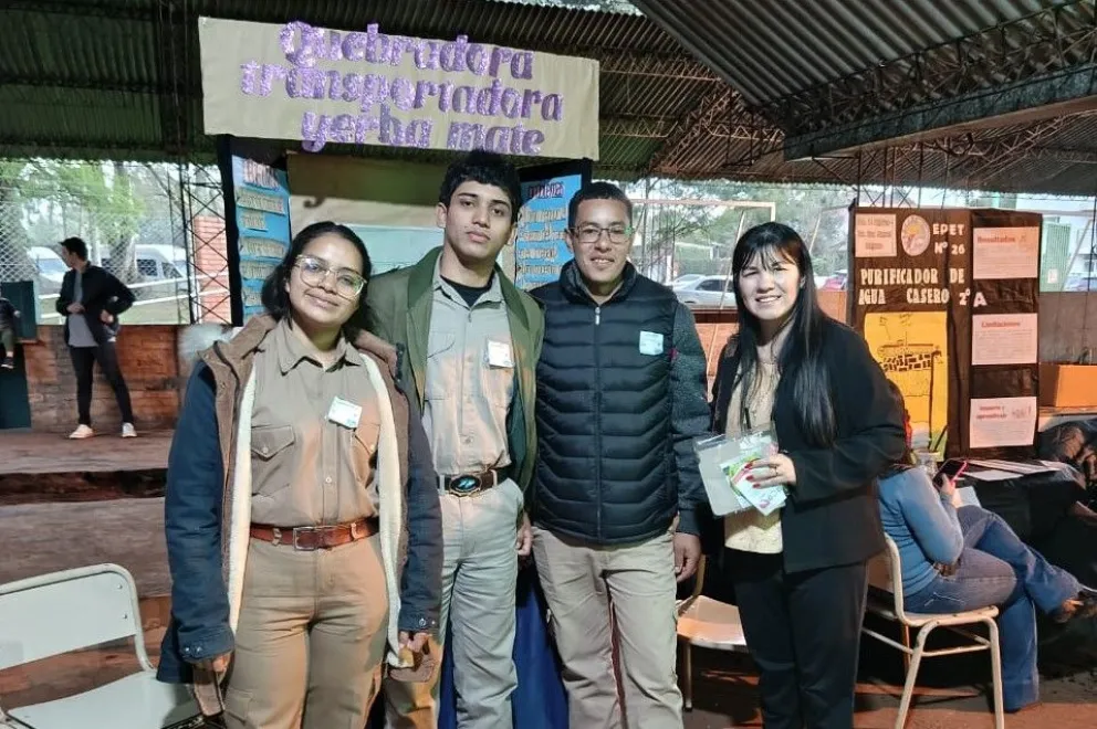 Los estudiantes que pasaron a la instancia nacional con su prototipo. //Fotos: Carina Martínez.