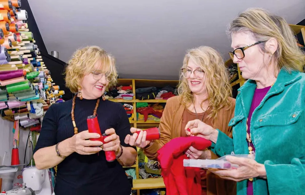Lucía, Érica e Inés Seidel. Las tres son jubiladas 	de la docencia. Foto: Guadalupe De Sousa