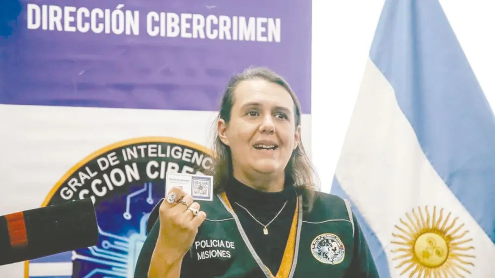 Sandra Ozuna, directora de Cibercrimen, aconseja un uso responsable de los celulares en especial a los jóvenes.