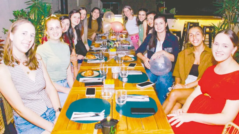 Nati, Shoron, Fernanda, Belén, Magui, Magalí, Daniela, Sole, Blanca, Kari y Ale. 