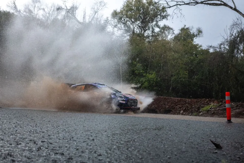 Sébastien Ogier sobrevivió a la lluvia y ganó el Rally de Paraguay