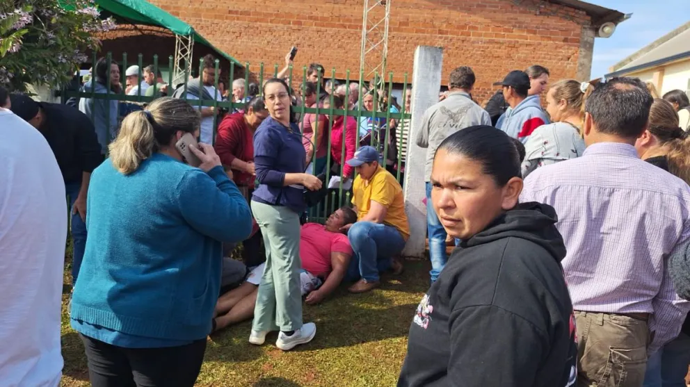La gente se desmayó y tuvo que ser atendida por los médicos locales. Foto gentileza: E. Ortiz