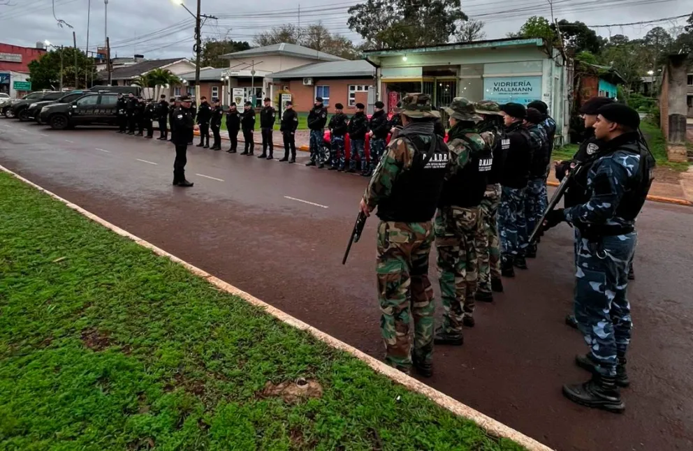 Distintas divisiones de la Policía de Misiones realizaron una intensa búsqueda en colonias y fronteras.