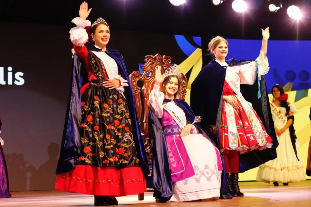 Las nuevas soberanas de la Fiesta Nacional. //Foto: Mariana Poplawski.