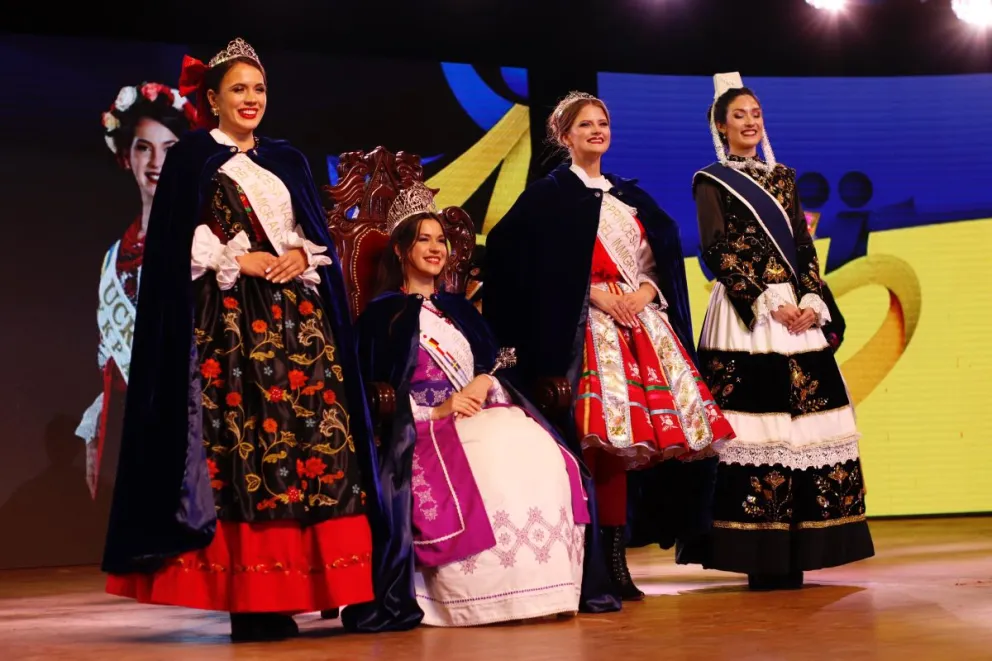 La noche de reinas terminó con la coronación de Melina Hanelis Zapaya //Fotos: Mariana Poplawski.