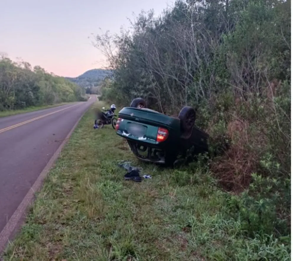 Despiste y vuelco de un Chevrolet Corsa en Ruta 5: buscan a los ...