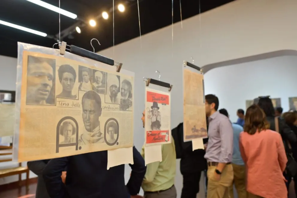 En el Museo Areco quedó inaugurada la muestra "Papeles con Historia", conformada por objetos y documentos únicos que componen la colección privada del periodista Gustavo Añibarro. Foto: Joaquín Galiano   